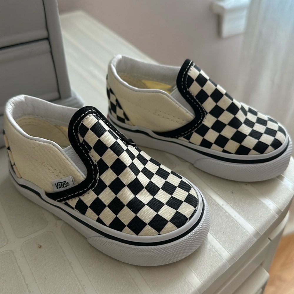 Checker toddler Vans size 5